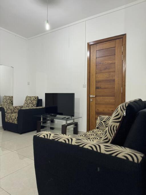 Comfy 2-bedroom Apt, 10mins Walk To - Gbhc5