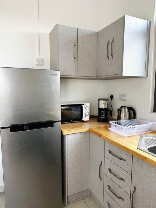 Comfy 2-bedroom Apt, 10mins Walk To - Gbhc5 Apartmán