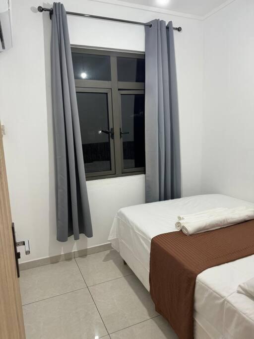 Apartmán Comfy 2-bedroom Apt, 10mins Walk To - Gbhc5